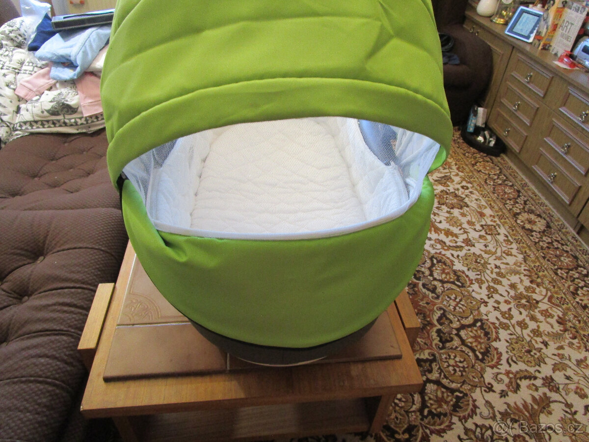 Hluboká korbička na kočárek Camarelo Granada, pěkný stav - 5