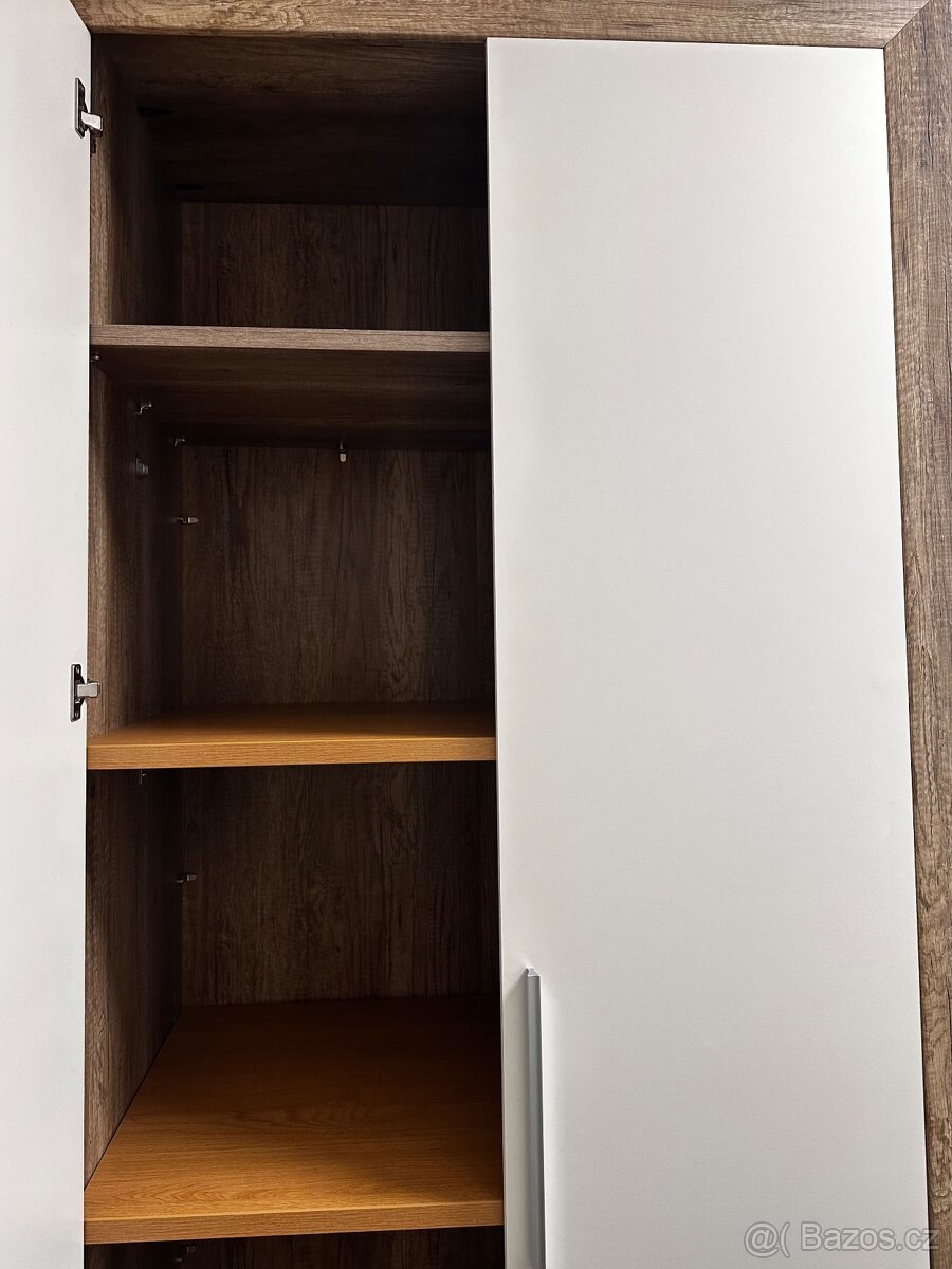 Šatní skříň 3m - 5