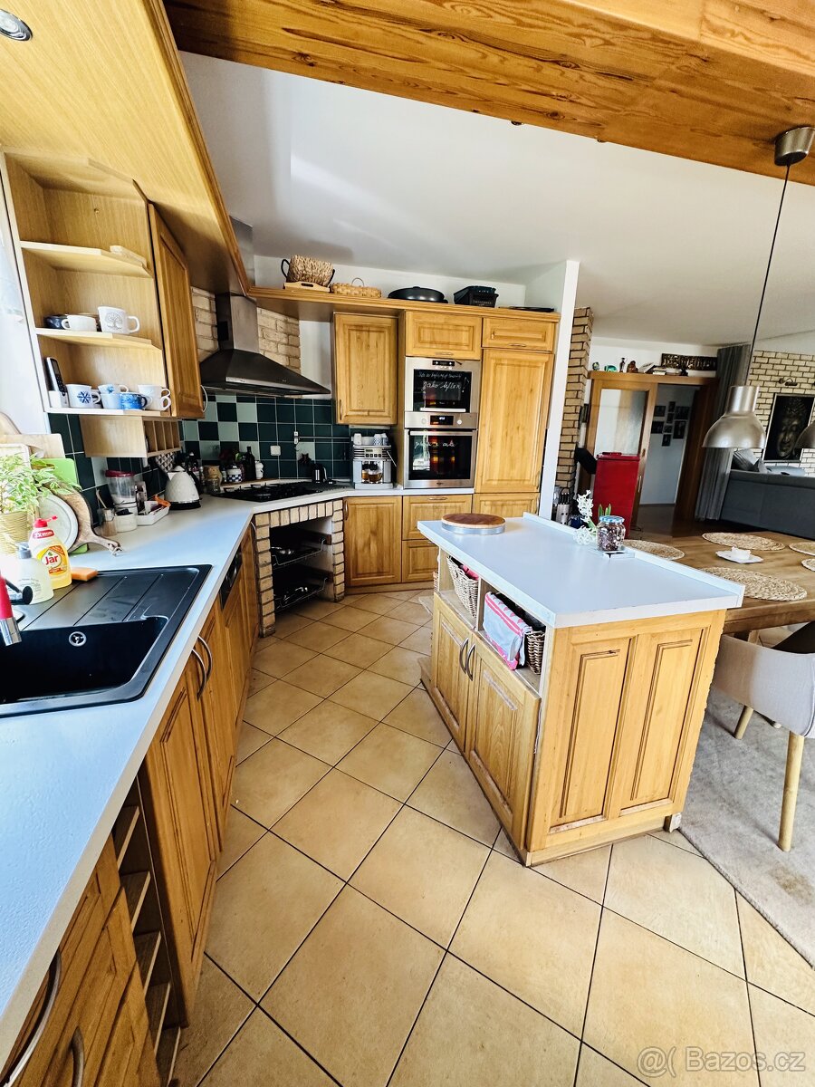 Dubová kuchyň s ostrůvkem - 5
