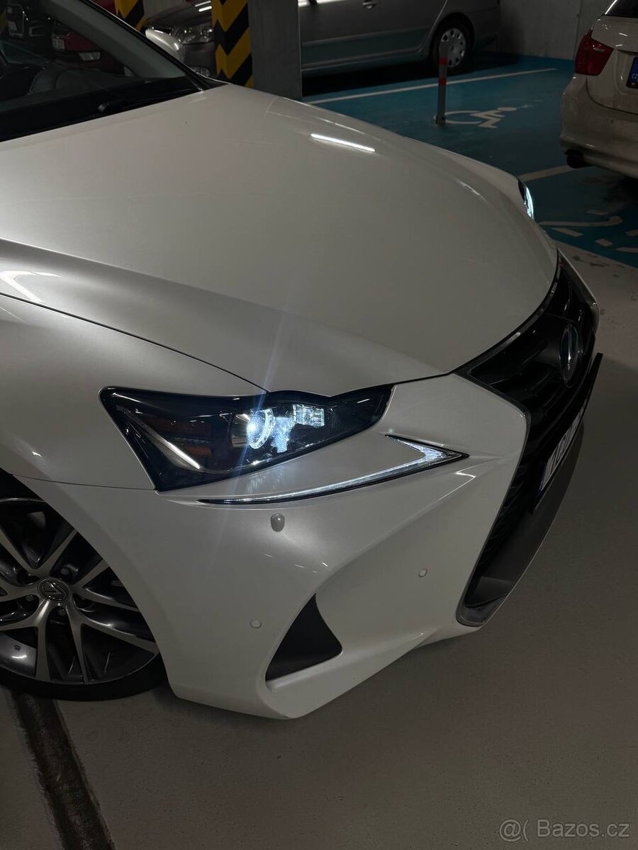 Lexus IS 300h 2017 - 5