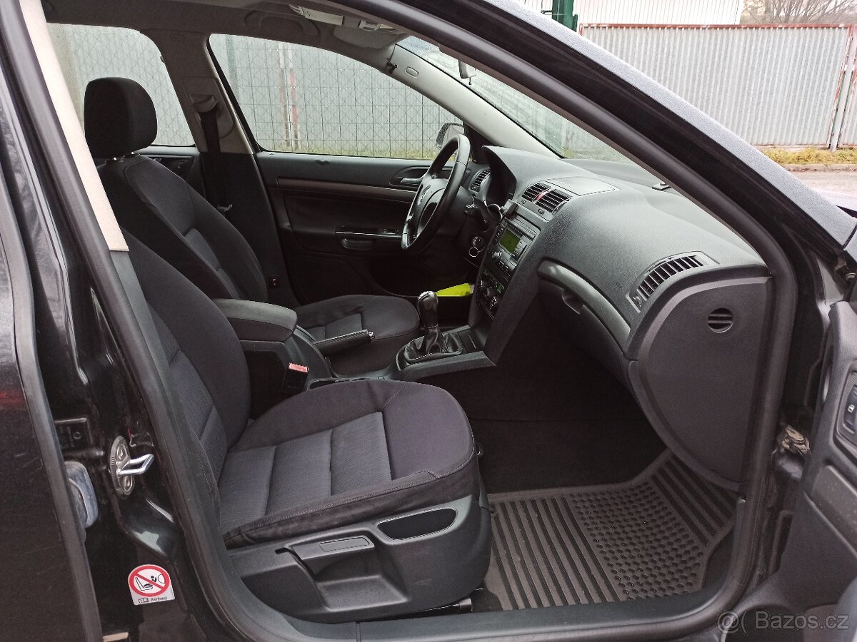 ŠKODA OCTAVIA Combi 2.0 TDi .. NOVÁ TK do 12/2027 .. PĚKNÁ - 5