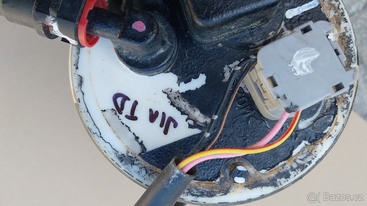 Suzuki Jimny – Sací koš s palivoměrem - 5