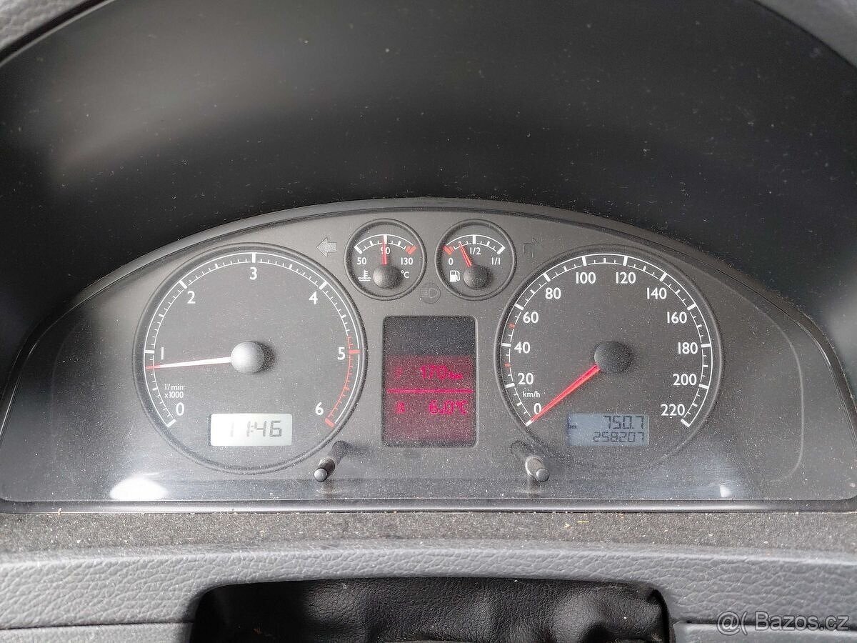 VW Multivan T5 2.5TDi 96kW - 5-Míst - Manuál - tažné - 5