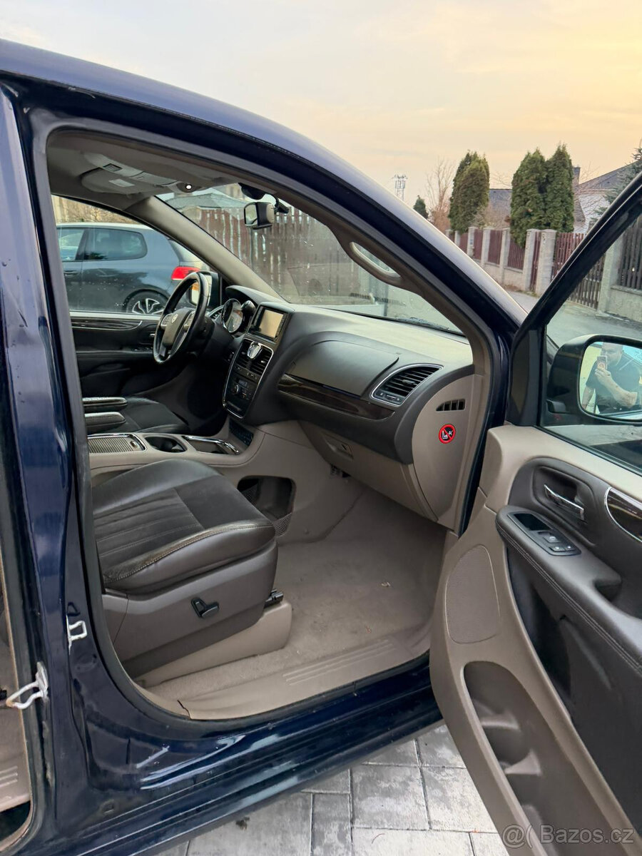 Lancia Voyager 2.8 CRD, automat, 7 míst - 5