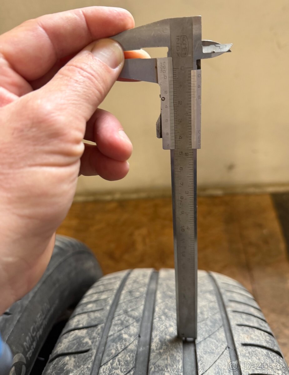 Prodám pneu Michelin 215/60r16 - 5