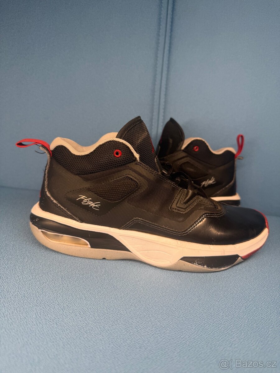 Jordan Loyal 3 - 5
