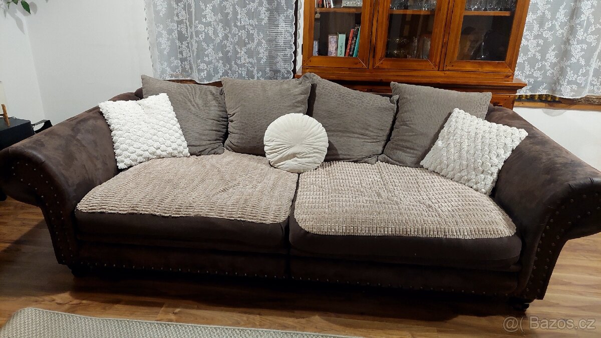 Velká pohovka v chesterfield stylu - 5