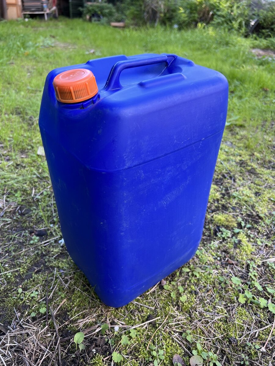 Kanystry různých velikostí - 5