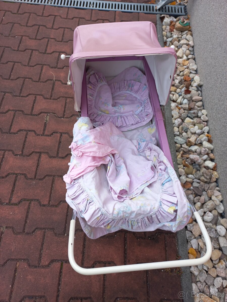 Retro růžový kočárek pro panenky - 5