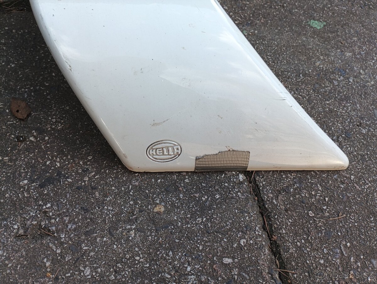 Křídlo BMW E36 a podložky - 5