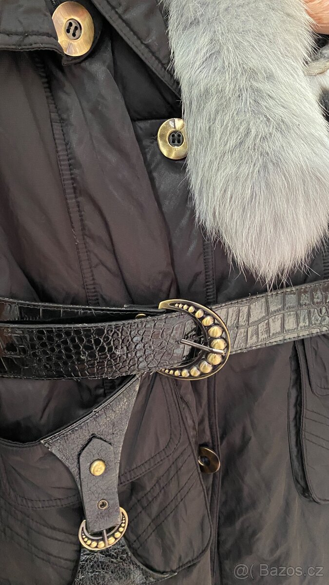 Zimní kabát s kožešinovým límcem - 5