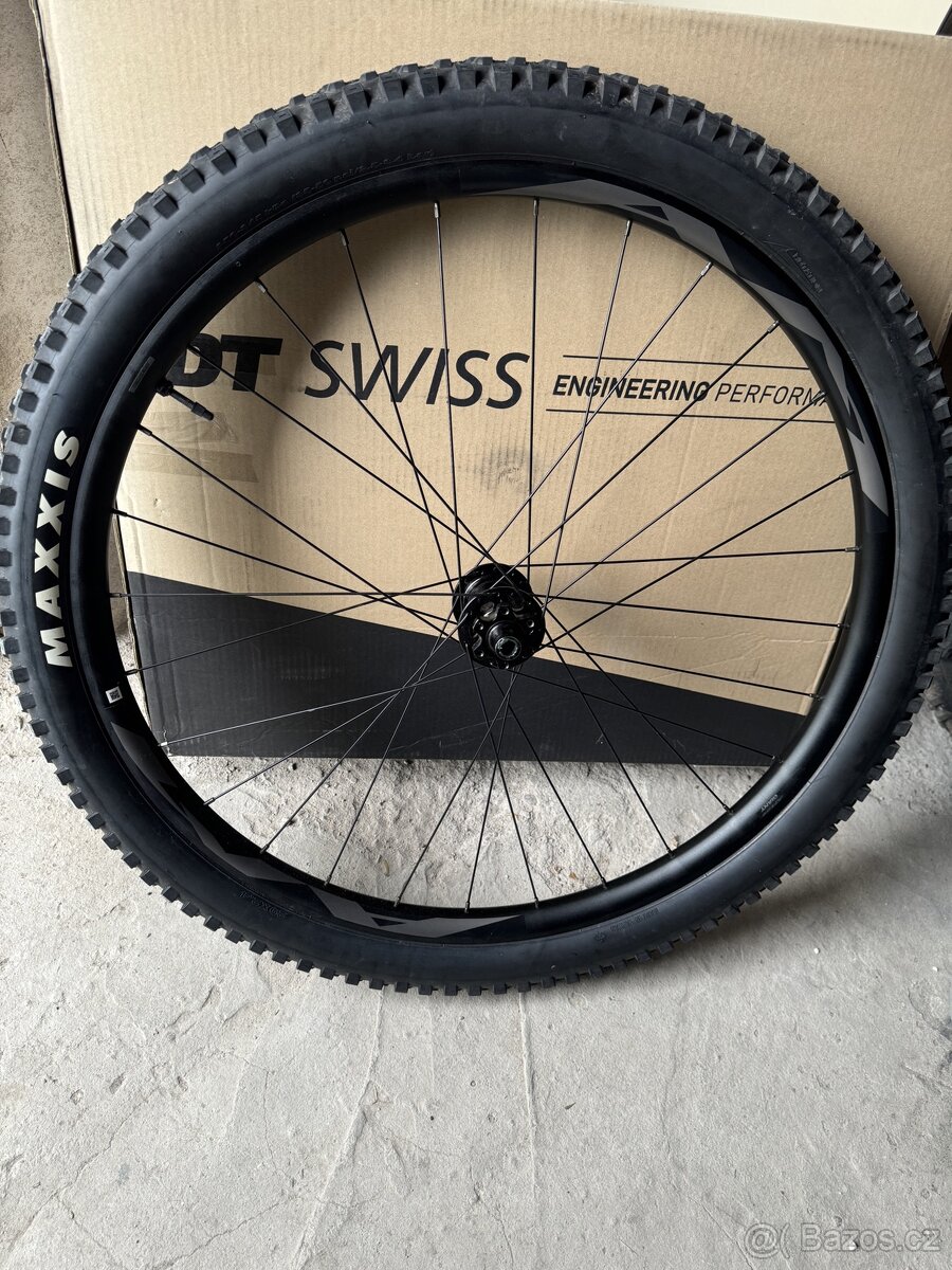 Zapletená kola Giant AM - 5