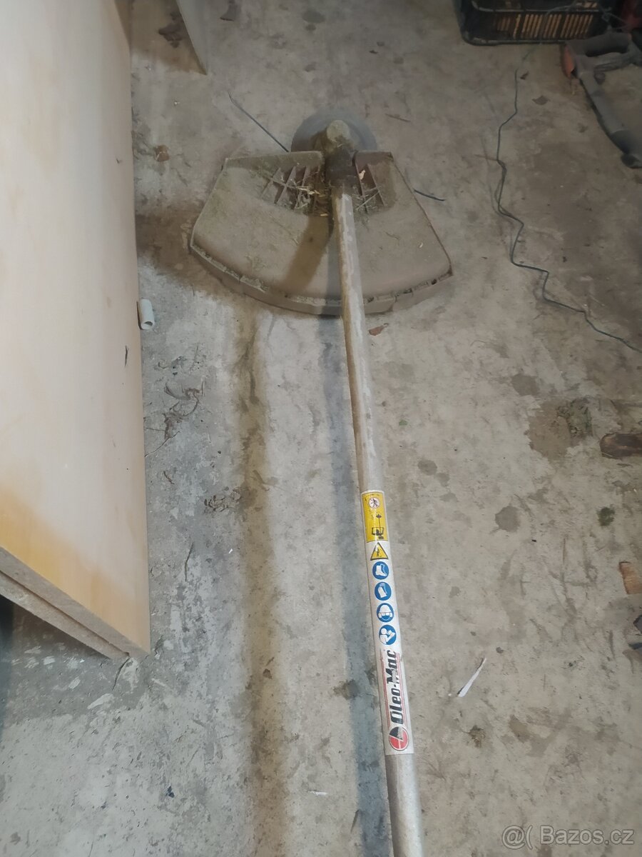 Prodám strunovou sekačku oleo-mac 4takt - 5