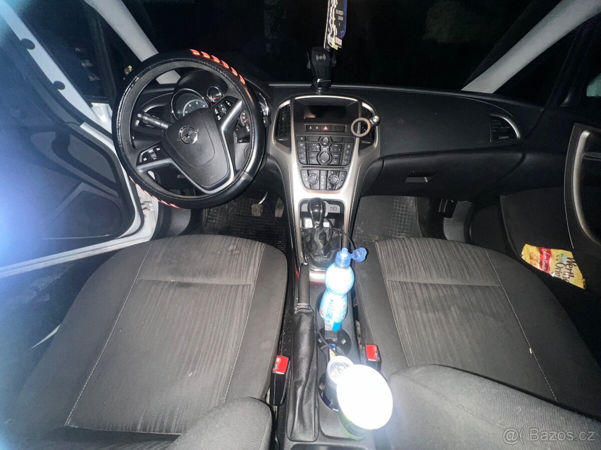 Prodám opel astra J sport - 5