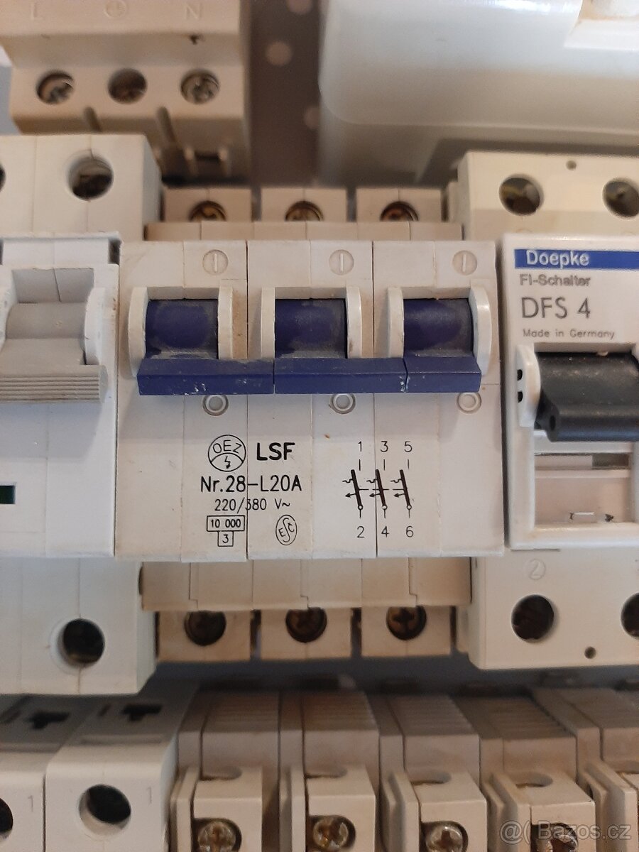 Jističe, prodouvé chrániče a zásuvky - 5