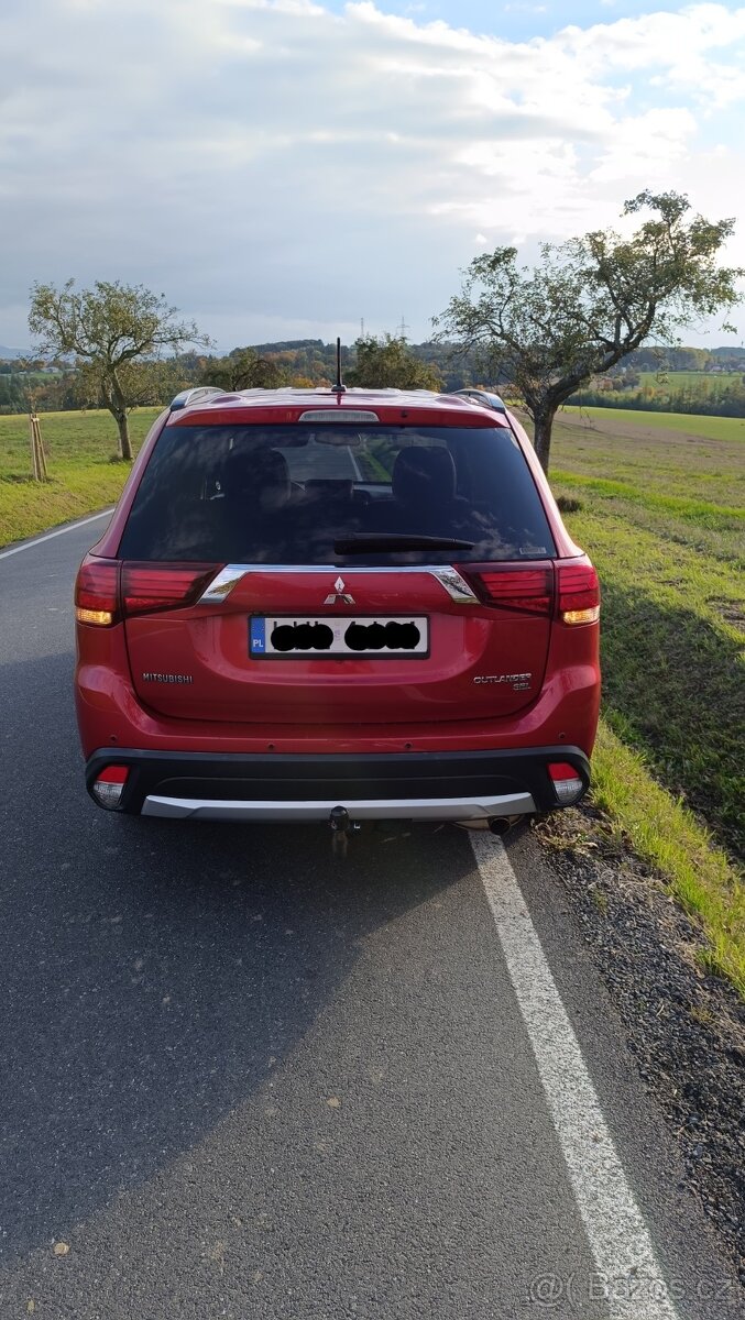 Mitsubishi Outlander 2.4 + LPG • 4x4 • 7 míst • Automat - 5