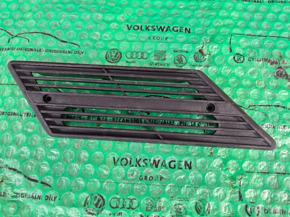 větrací mřížka zadního sloupku levá + pravá Škoda 120 113762 - 5