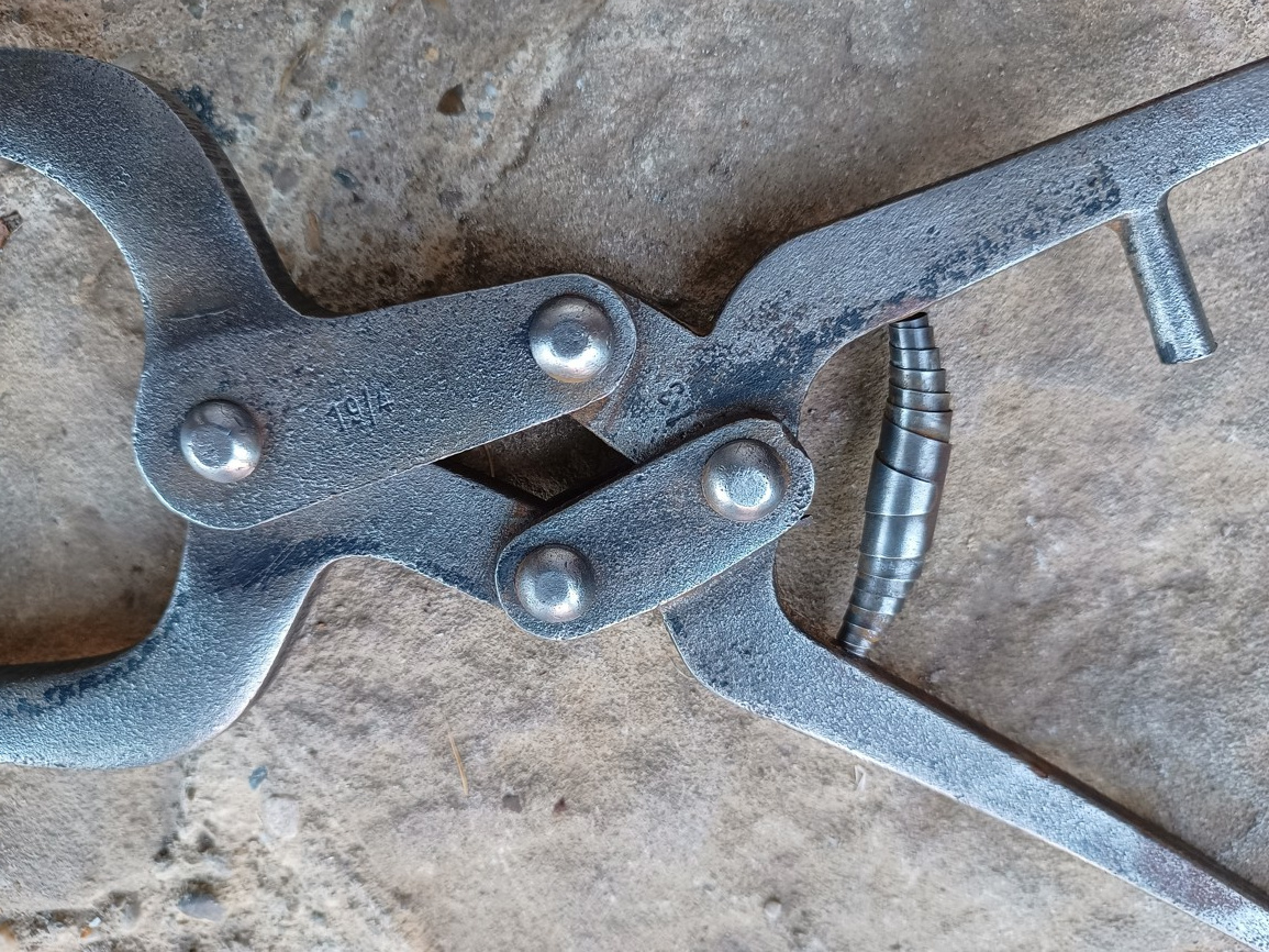 Kovárske klešte ,náradi,kladiva ,sekera,nebozez 22 - 5