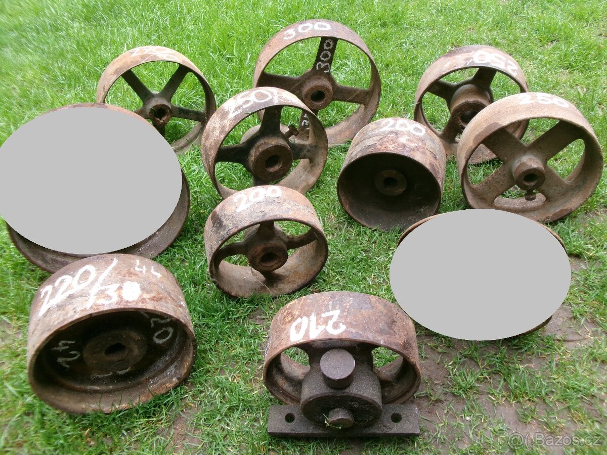 prodám staré litinové řemenice na plochý řemen..... různé dr - 5