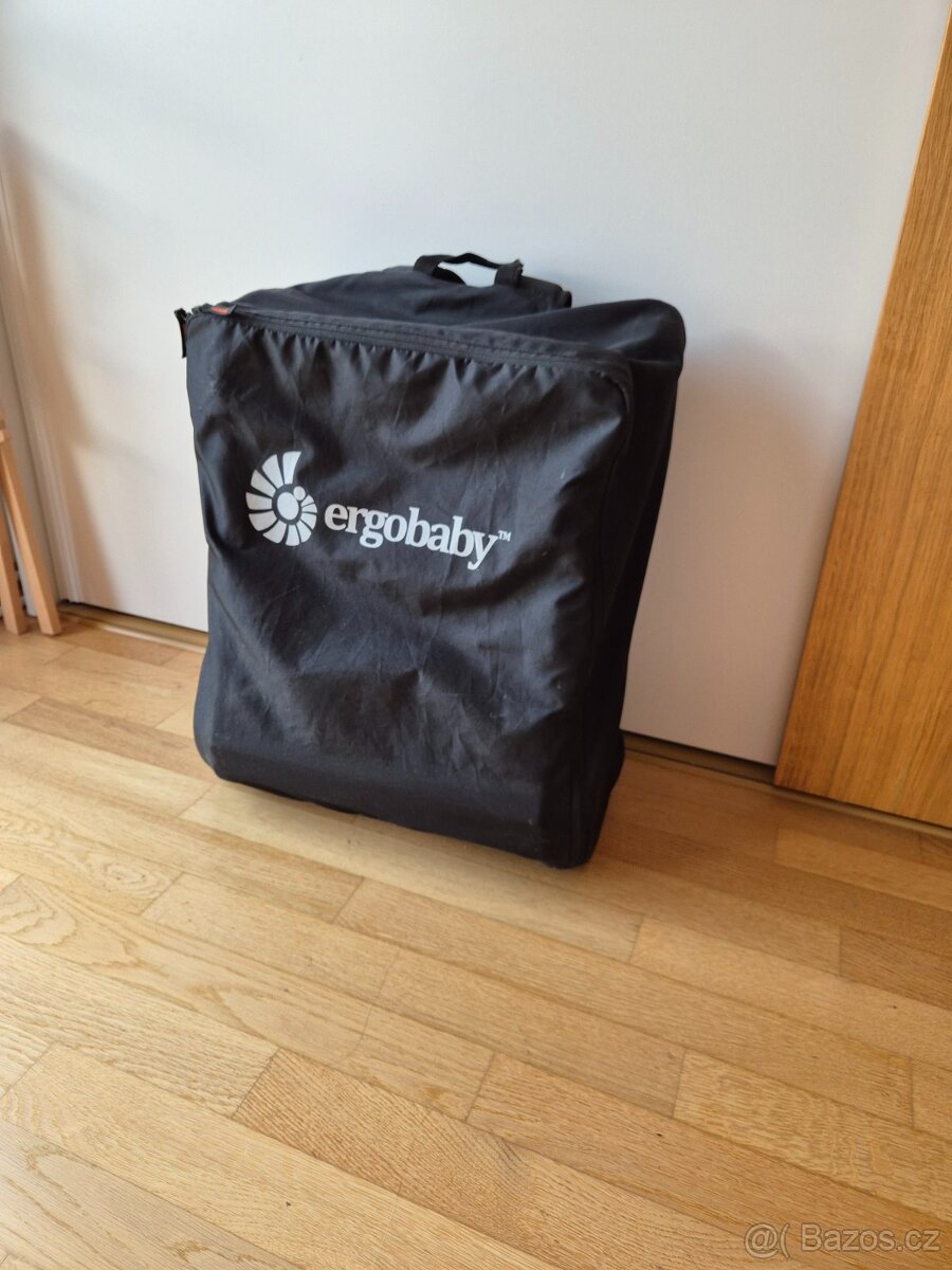 PALUBNÍ KOČÁREK DO LETADLA Ergobaby - 5