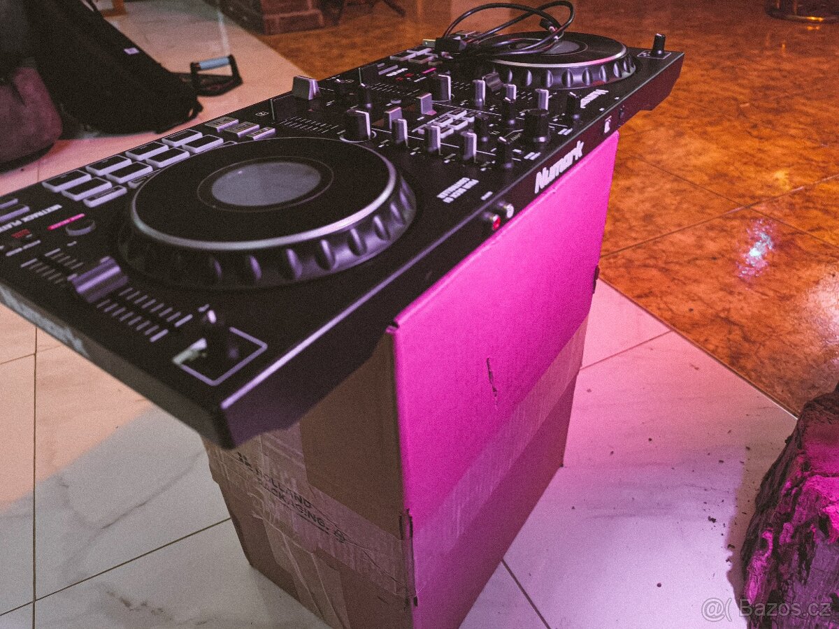 Numark Mixtrack Platinum FX - 5