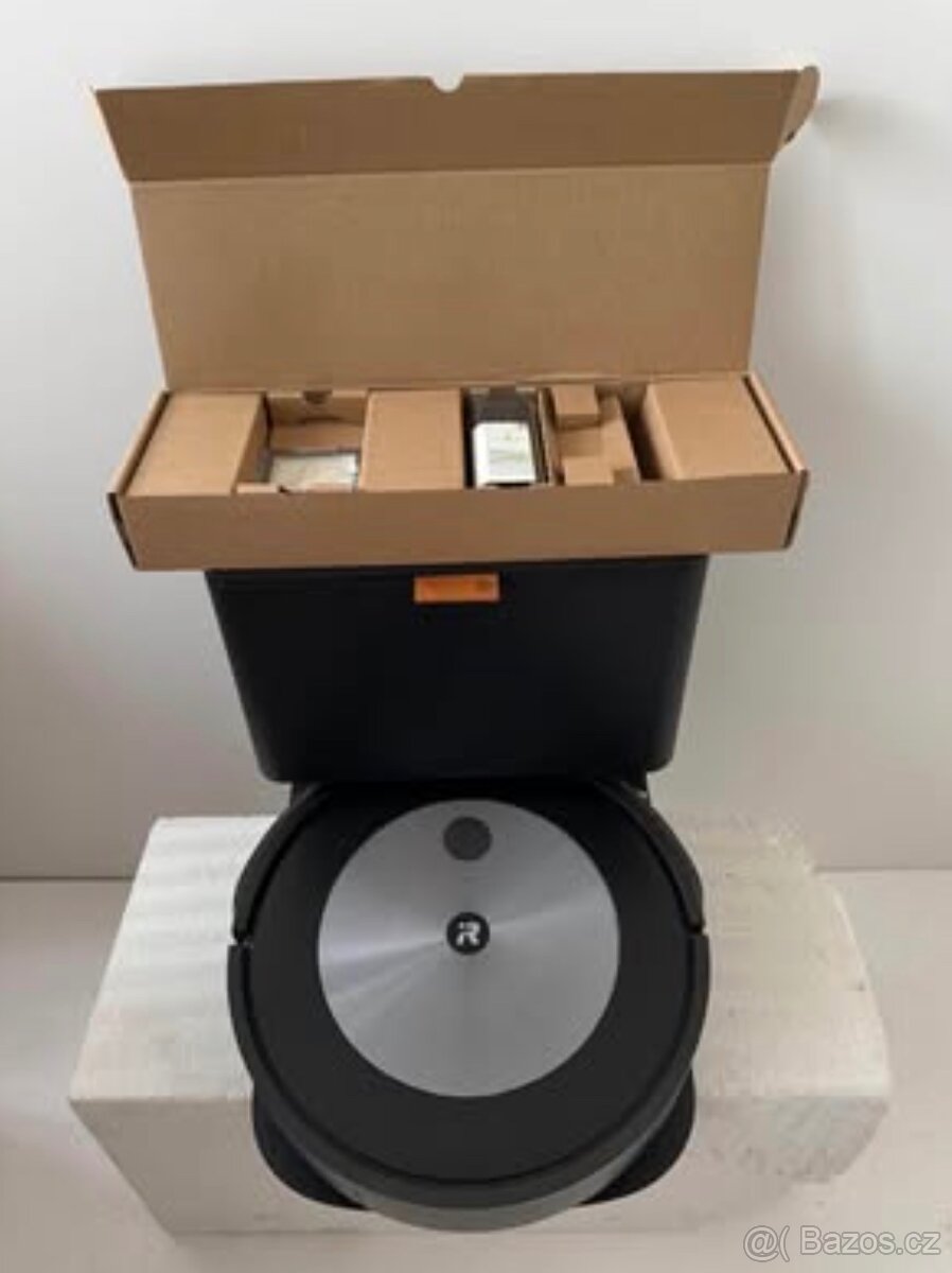 iRobot Roomba j7+ - 5