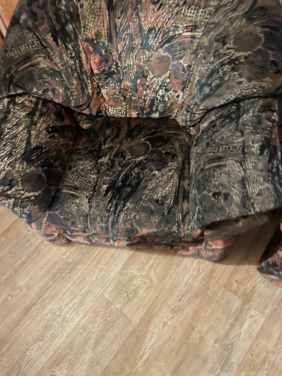 Sedačka, křeslo, stolek - 5