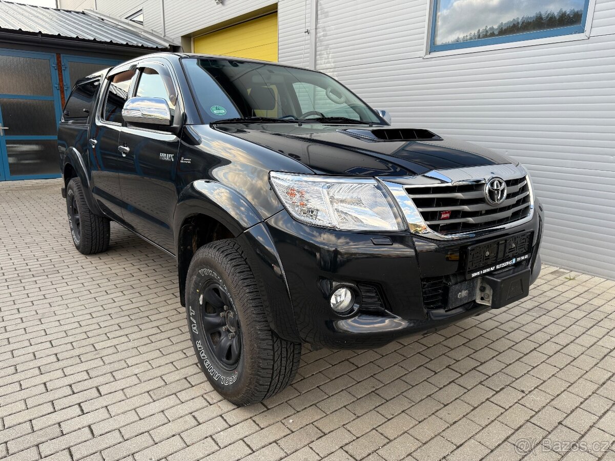 Toyota HILUX 3.0 4x4 MANUÁL UZÁVĚRKA NAVIJÁK