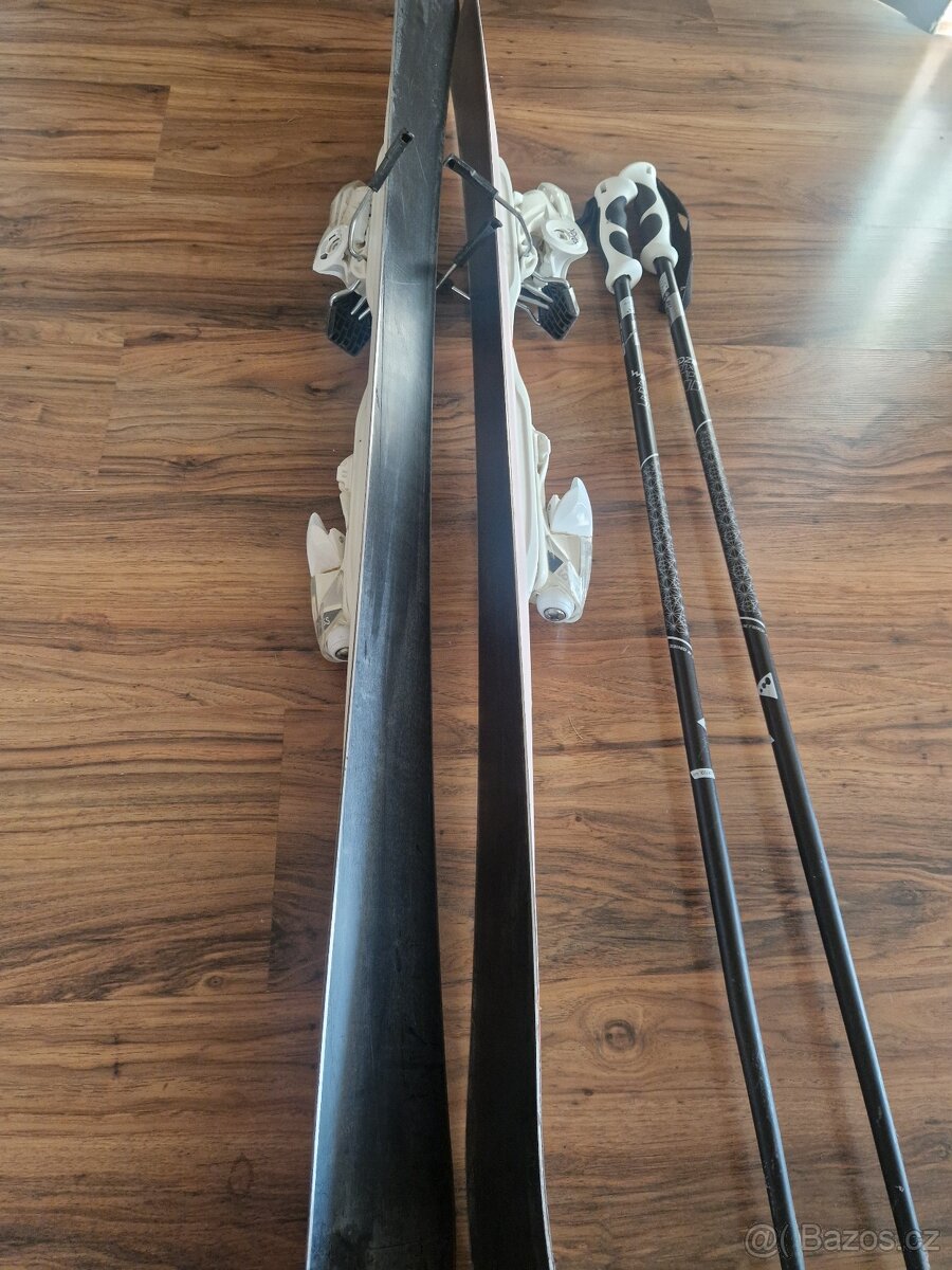 Nabízím dívčí lyže Rossignol vel 130 s vázáním a hůlkami - 5
