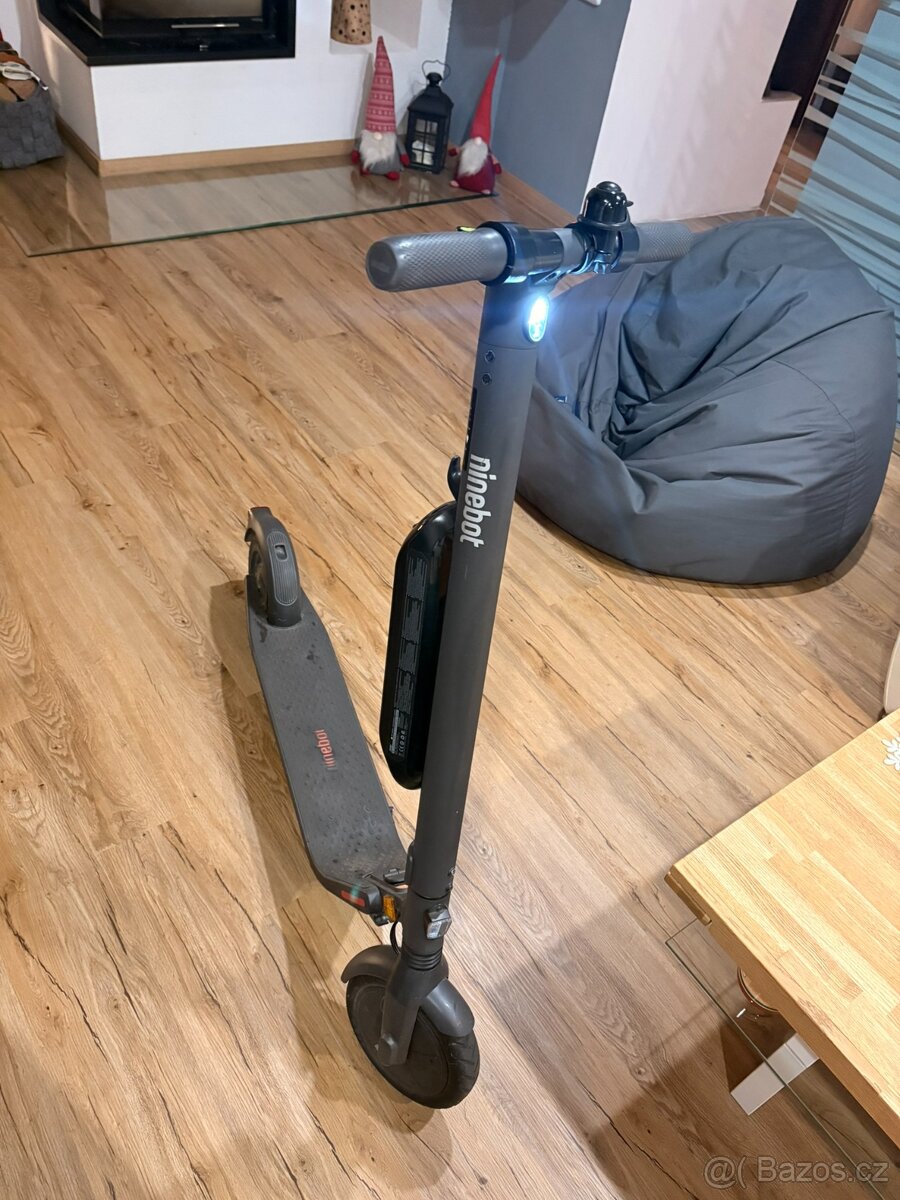 Koloběžka Ninebot Kickscooter E45E by Segway TOP STAV - 5