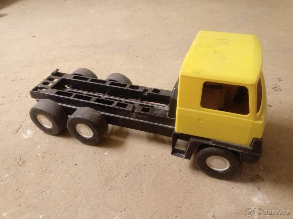 Traktorbagr a 2x Tatra na písek - 5