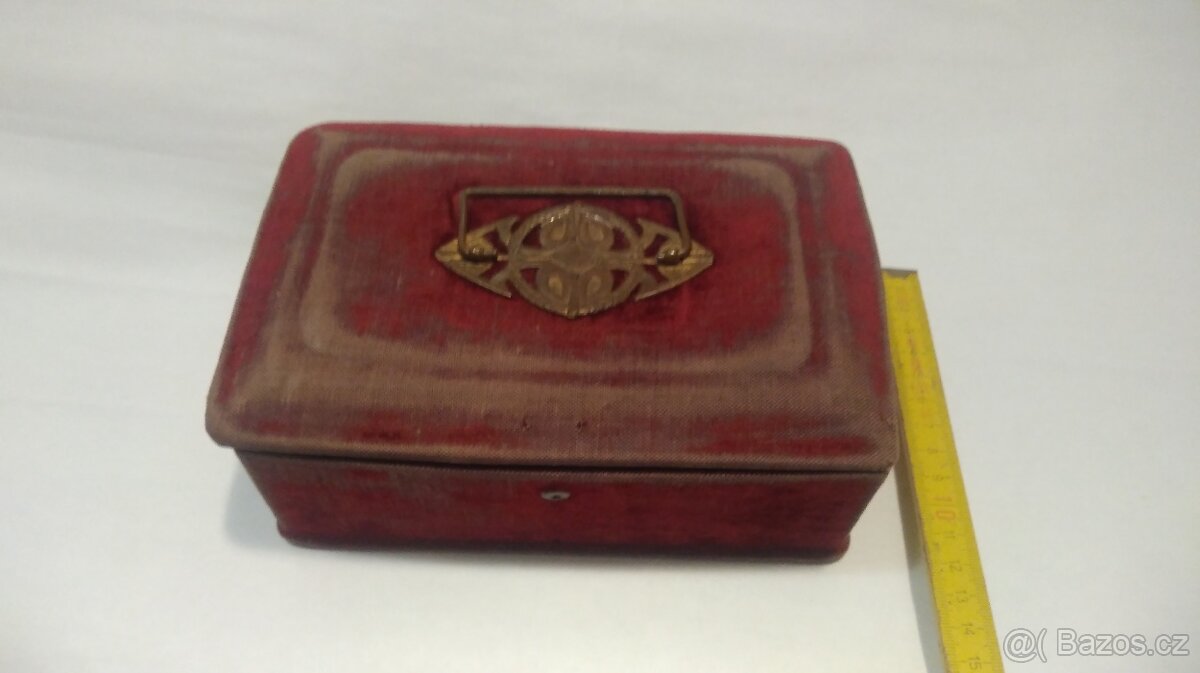 Kazeta červená - starožitnost - 5