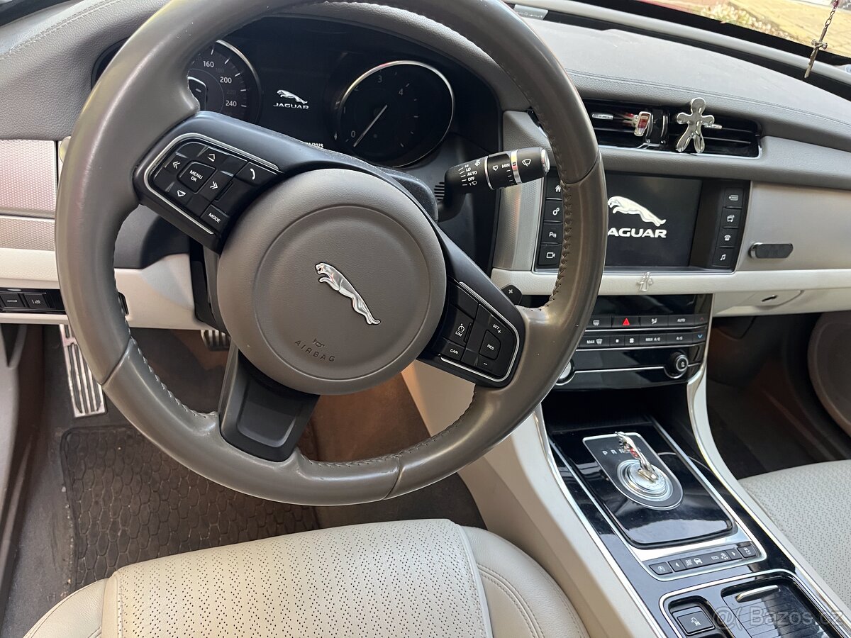 Jaguar XF - 5