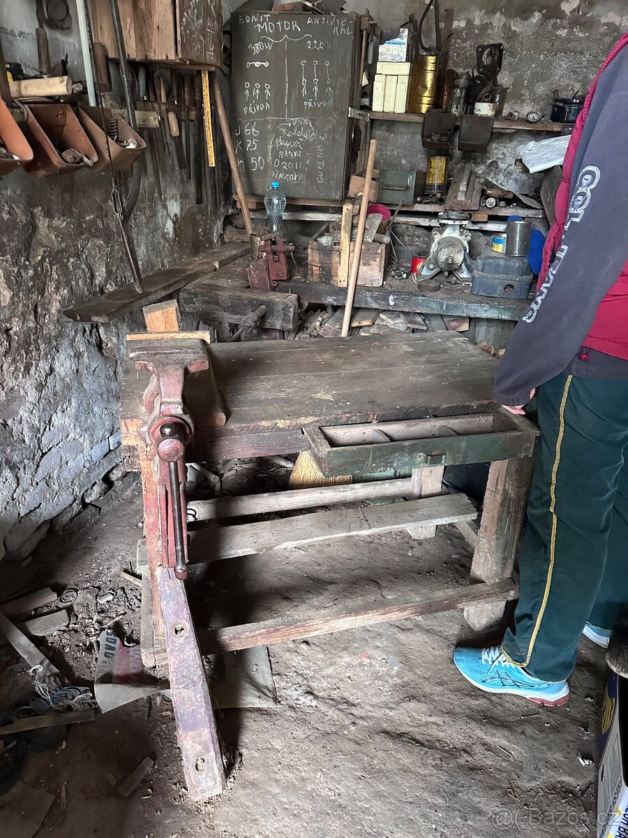 Kovářský svěrák se stolem - 5