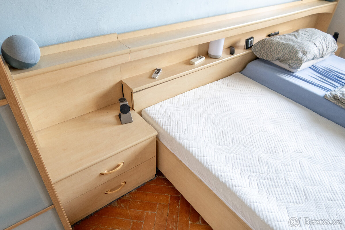 Manželská postel s nočními stolky - 5