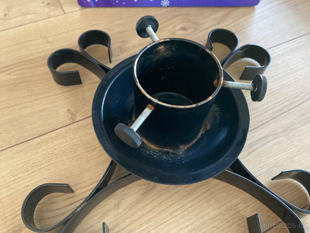 Kovový stojan na vánoční stromeček - 5