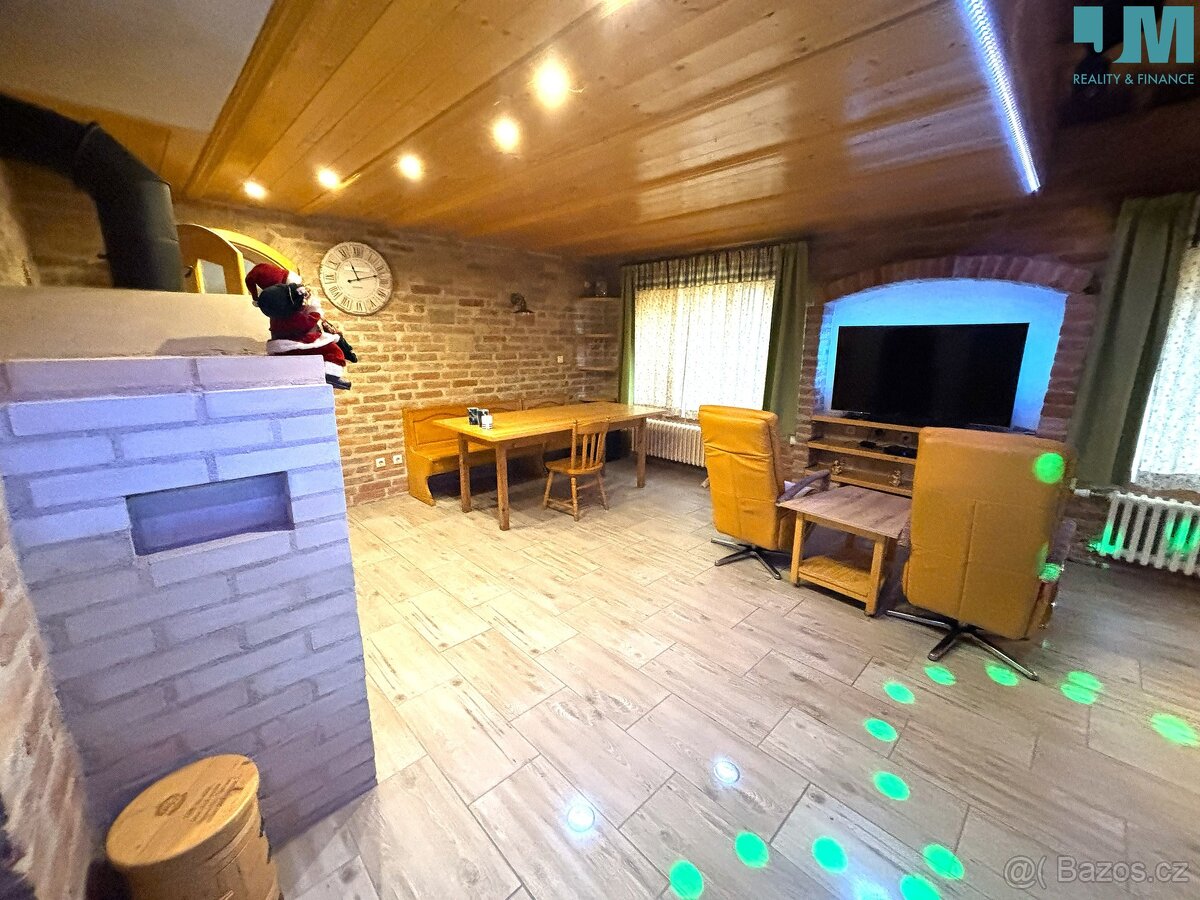 Prodej rodinného domu 250 m², Hevlín, ev.č. 01915 - 5