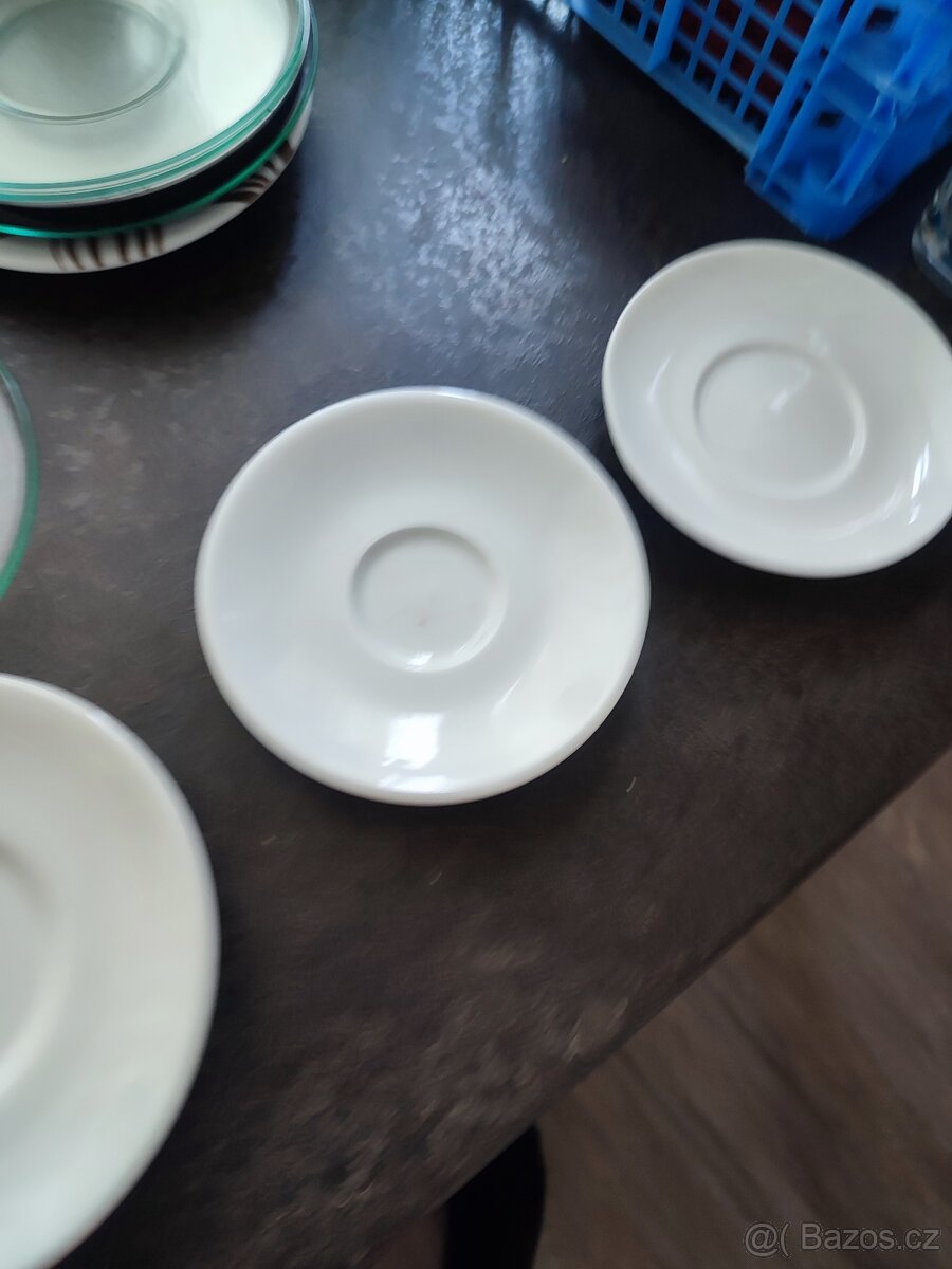 Podšálky, šálky, dózy na cukr - 5