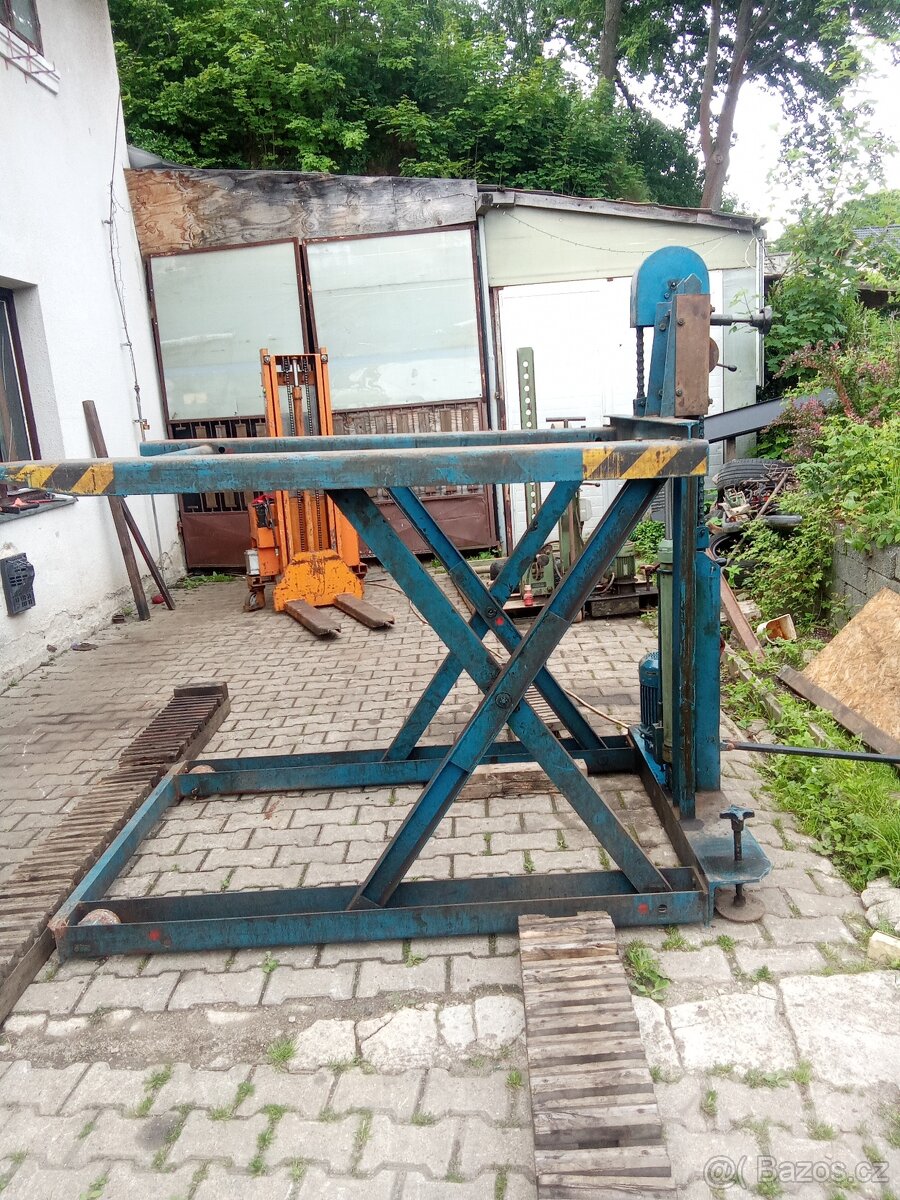 Nůžkový zvedák do 2t - 5