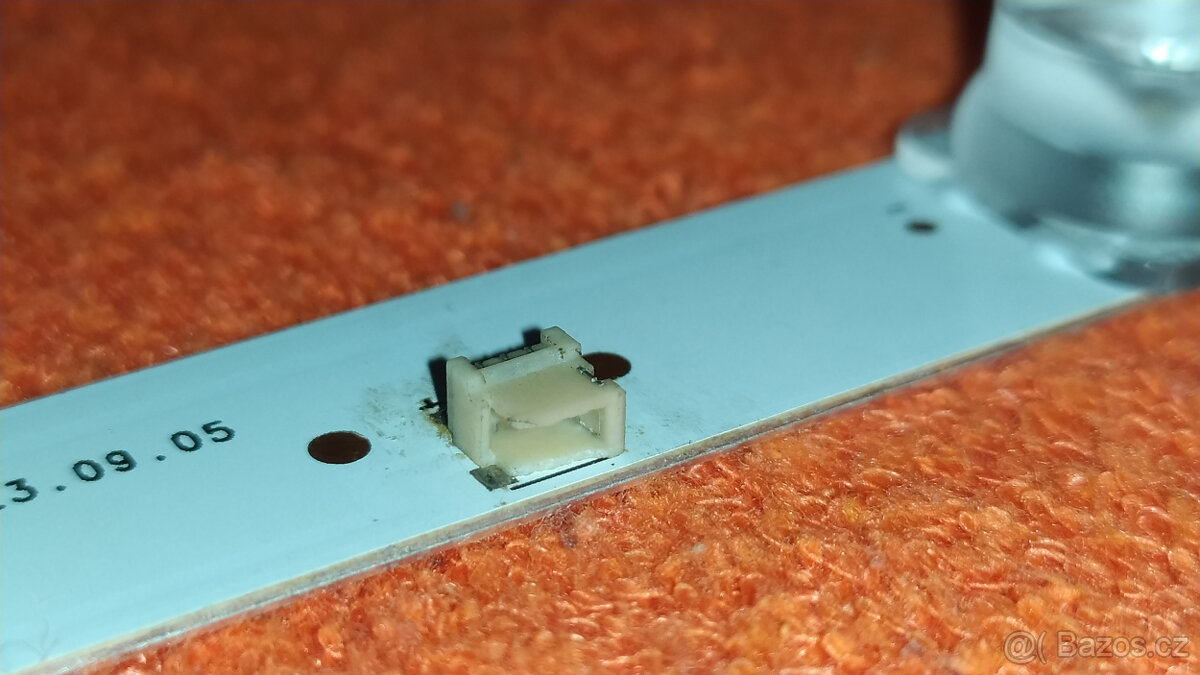 LED podsvit backlight Hisense JL.D425C1330-003AS-M_V03 - 5