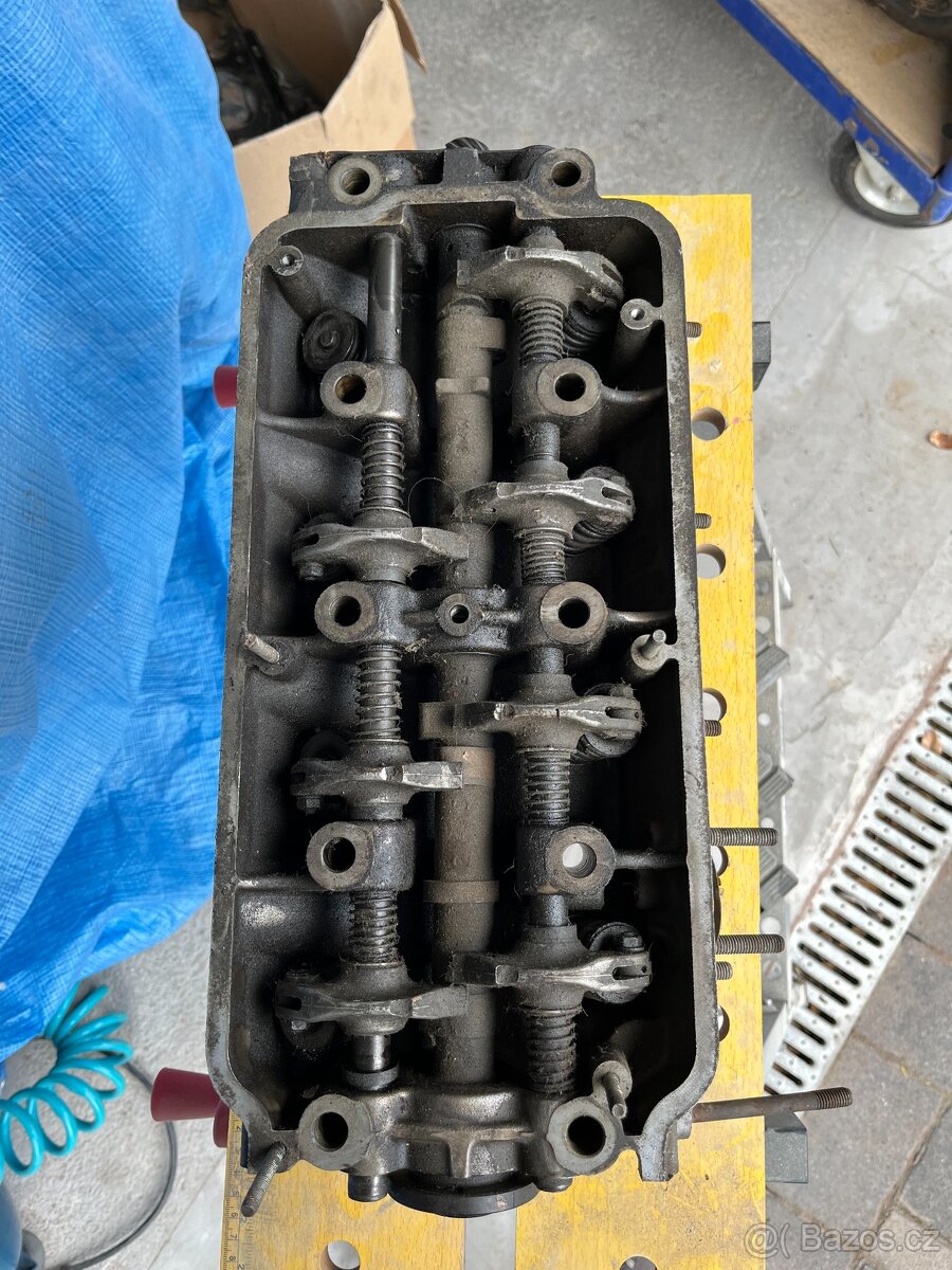 Dvě hlavy motoru BMW M10 E10 1602 1802 - 5