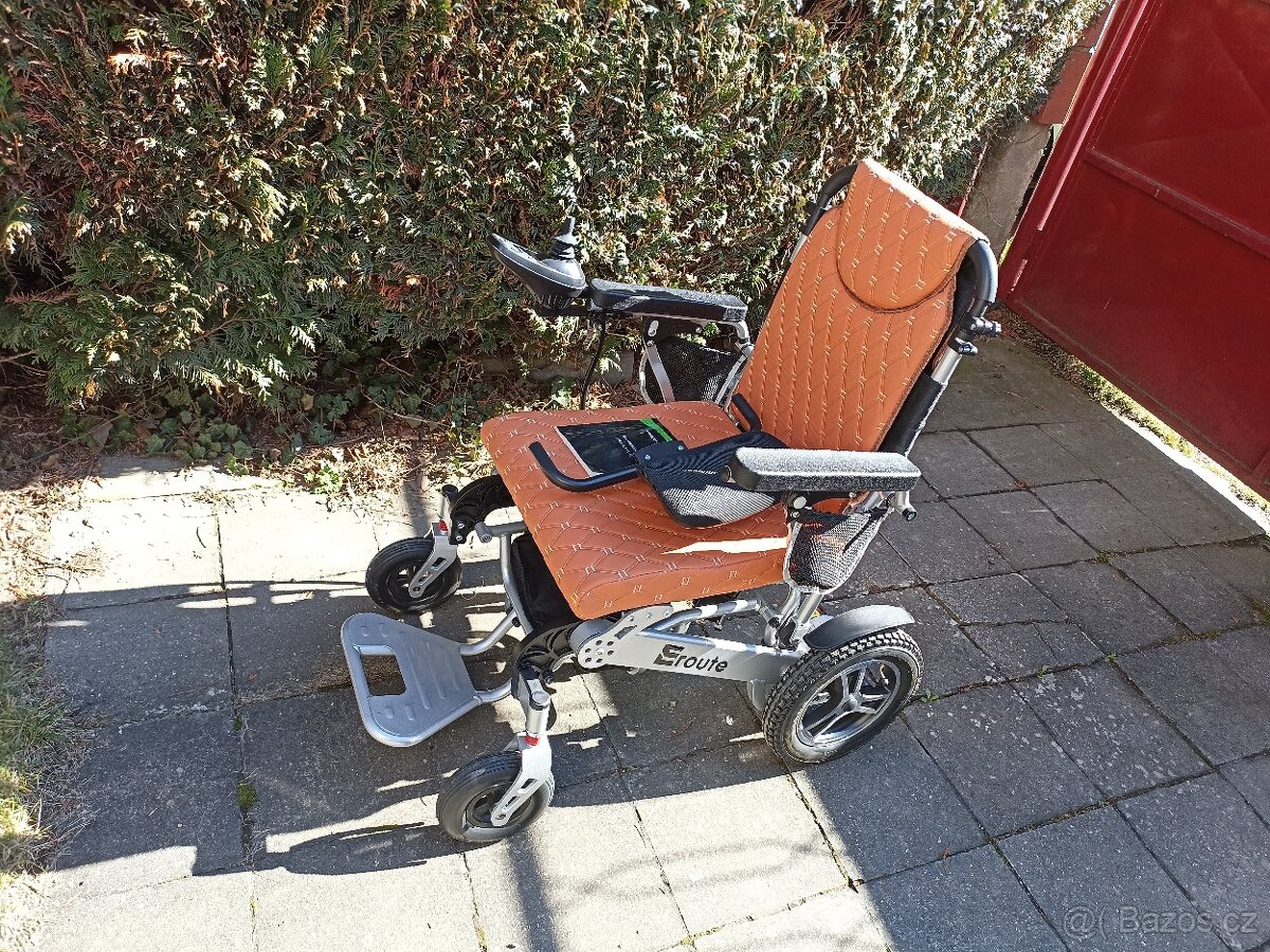 Prodám skládací elektrický invalidní vozík - 5