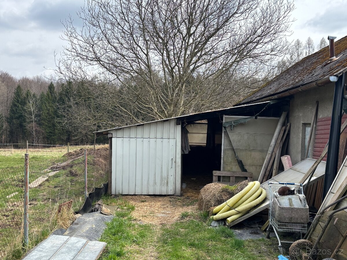 Pronájmů pole a zemědělskou usedlost . - 5