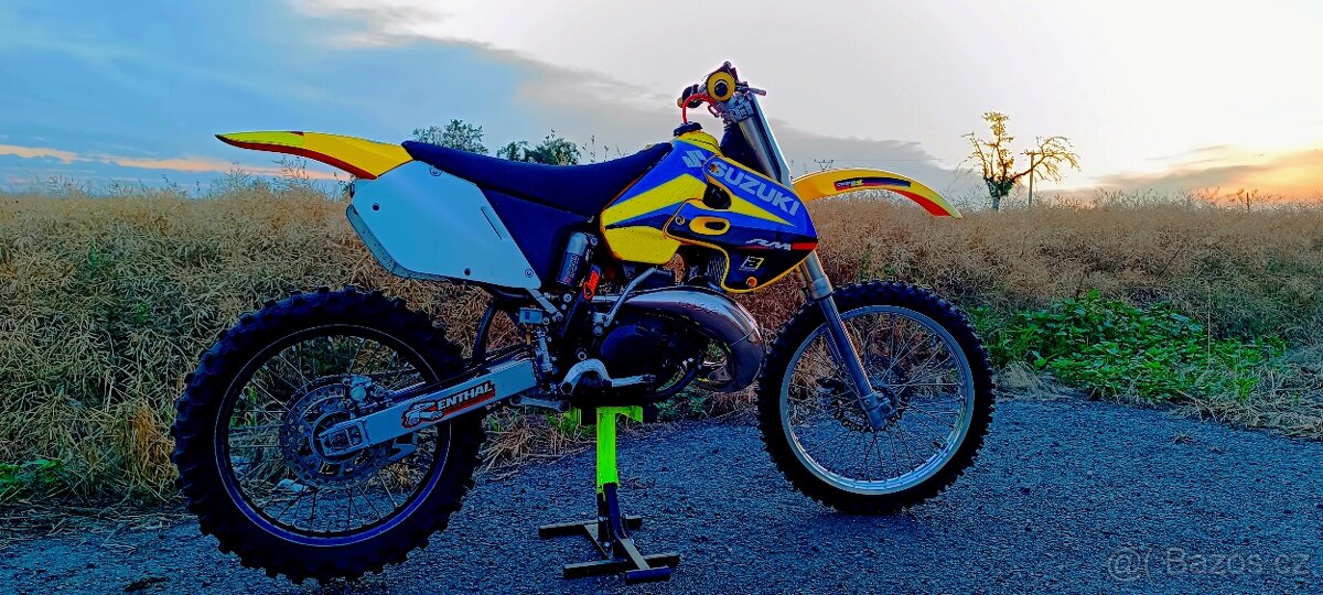 Suzuki RM 250 2t rok 1999 top stav