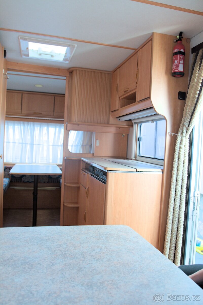 karavan obytný přívěs LMC LUXUS FAVORIT - 5