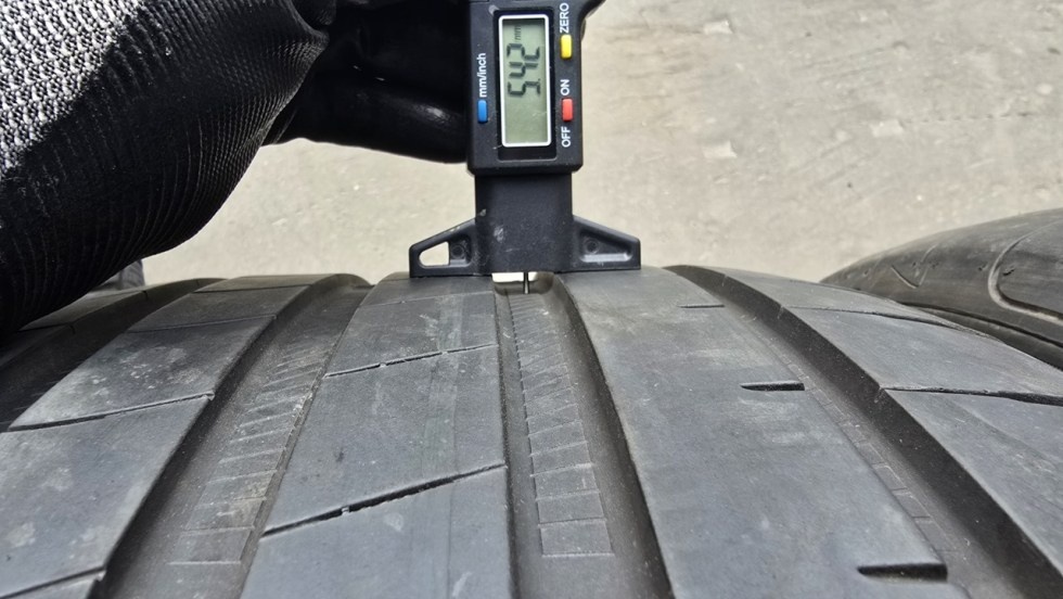 Letní pneu 275/35/19 Good Year - 5