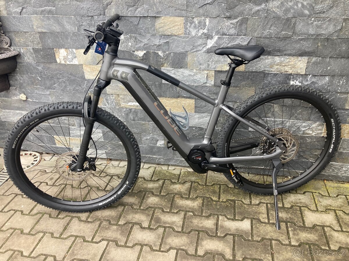Horské elektrokolo Cube- rám XL - bat. 750wh - 5