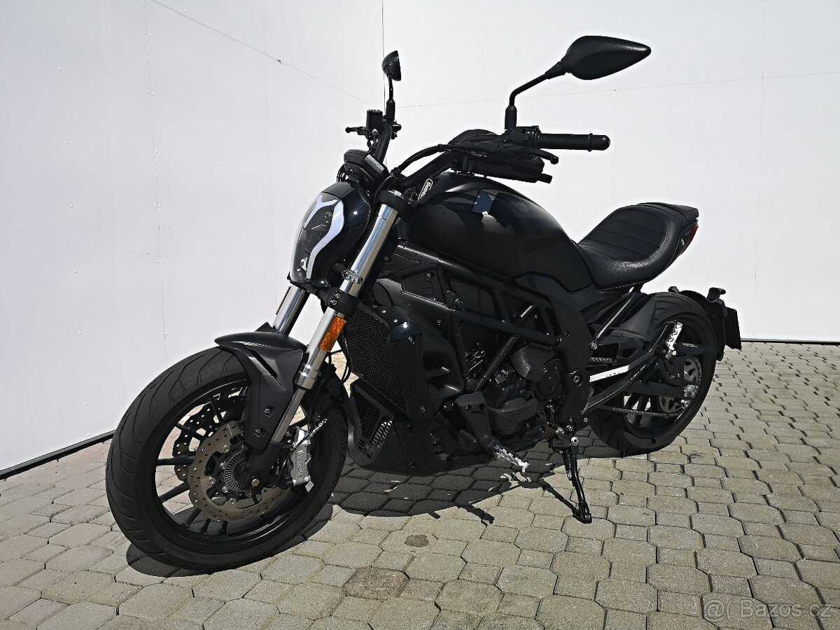 Benelli 502C Cruiser r.v.10/2023, 1.majitel, pouze 2.848 km - 5