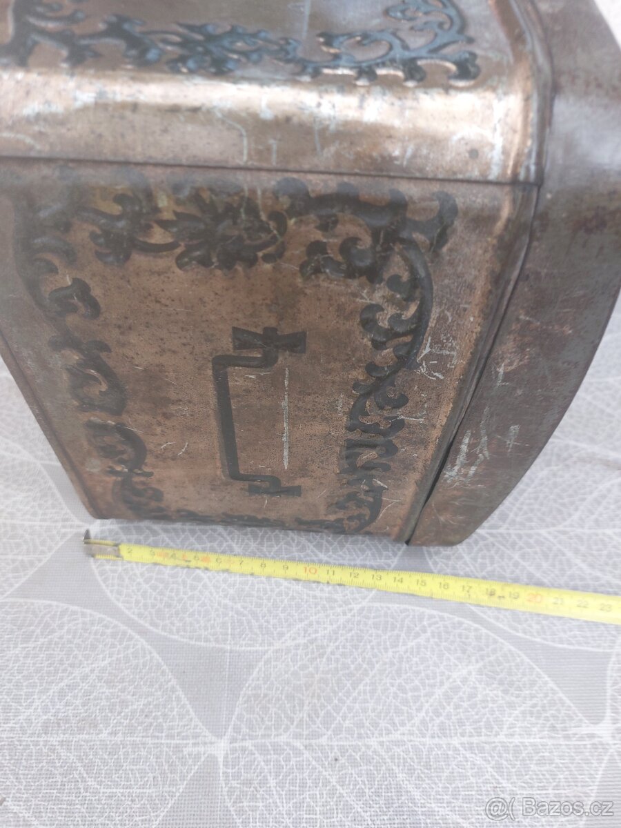 Stará plechová krabička- značená. - 5