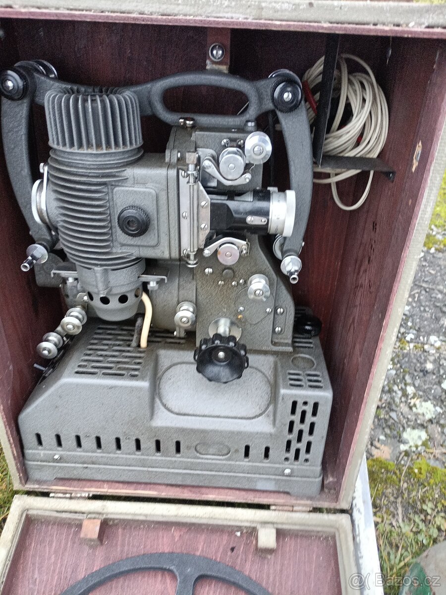 Promítačka , Americká kamna - 5